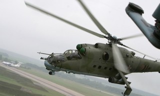 Военные летчики продолжают подготовку к параду